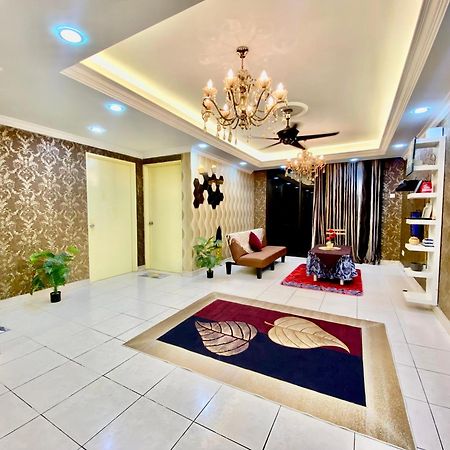 Putravilla Condominium Lovely & Spacious With Public Pool Kampong Kerdas Luaran gambar