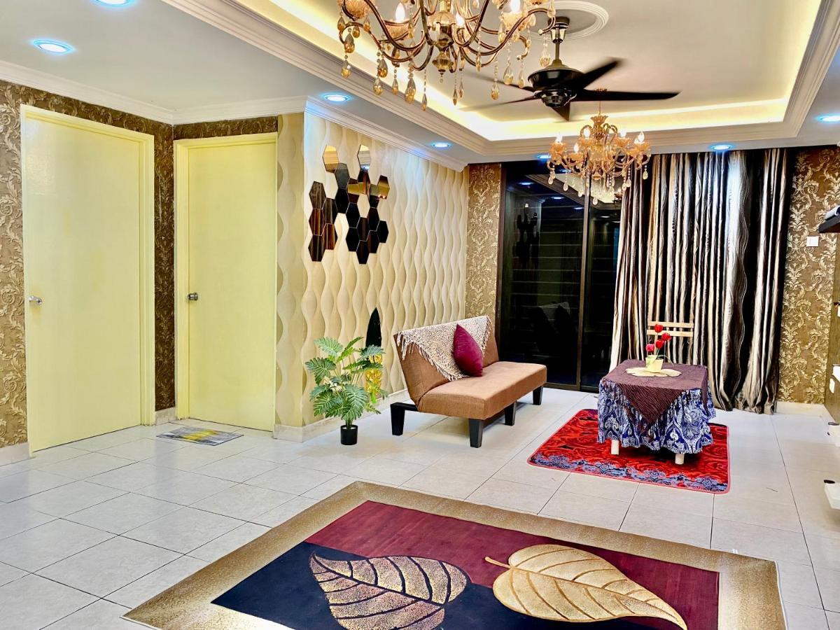 Putravilla Condominium Lovely & Spacious With Public Pool Kampong Kerdas Luaran gambar