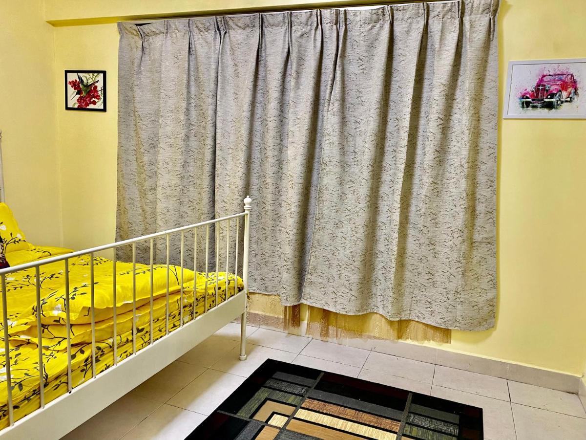 Putravilla Condominium Lovely & Spacious With Public Pool Kampong Kerdas Luaran gambar