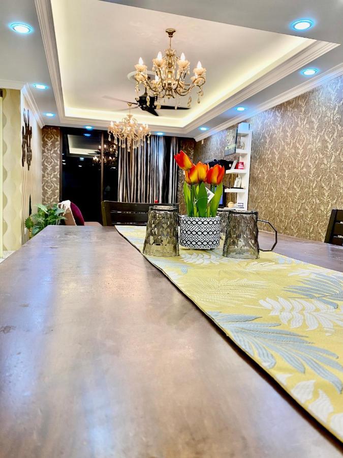 Putravilla Condominium Lovely & Spacious With Public Pool Kampong Kerdas Luaran gambar