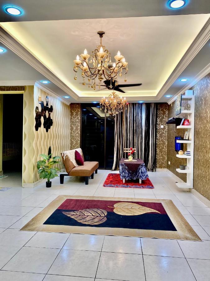 Putravilla Condominium Lovely & Spacious With Public Pool Kampong Kerdas Luaran gambar