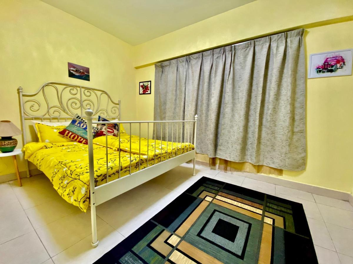 Putravilla Condominium Lovely & Spacious With Public Pool Kampong Kerdas Luaran gambar