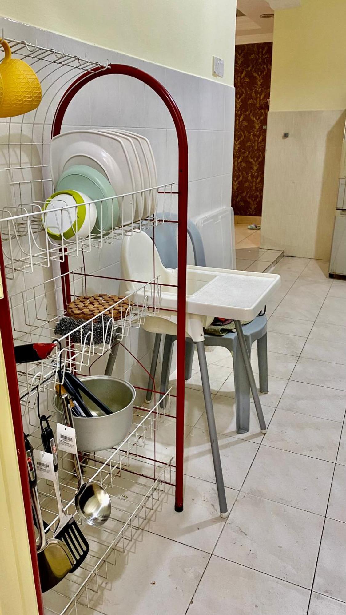 Putravilla Condominium Lovely & Spacious With Public Pool Kampong Kerdas Luaran gambar