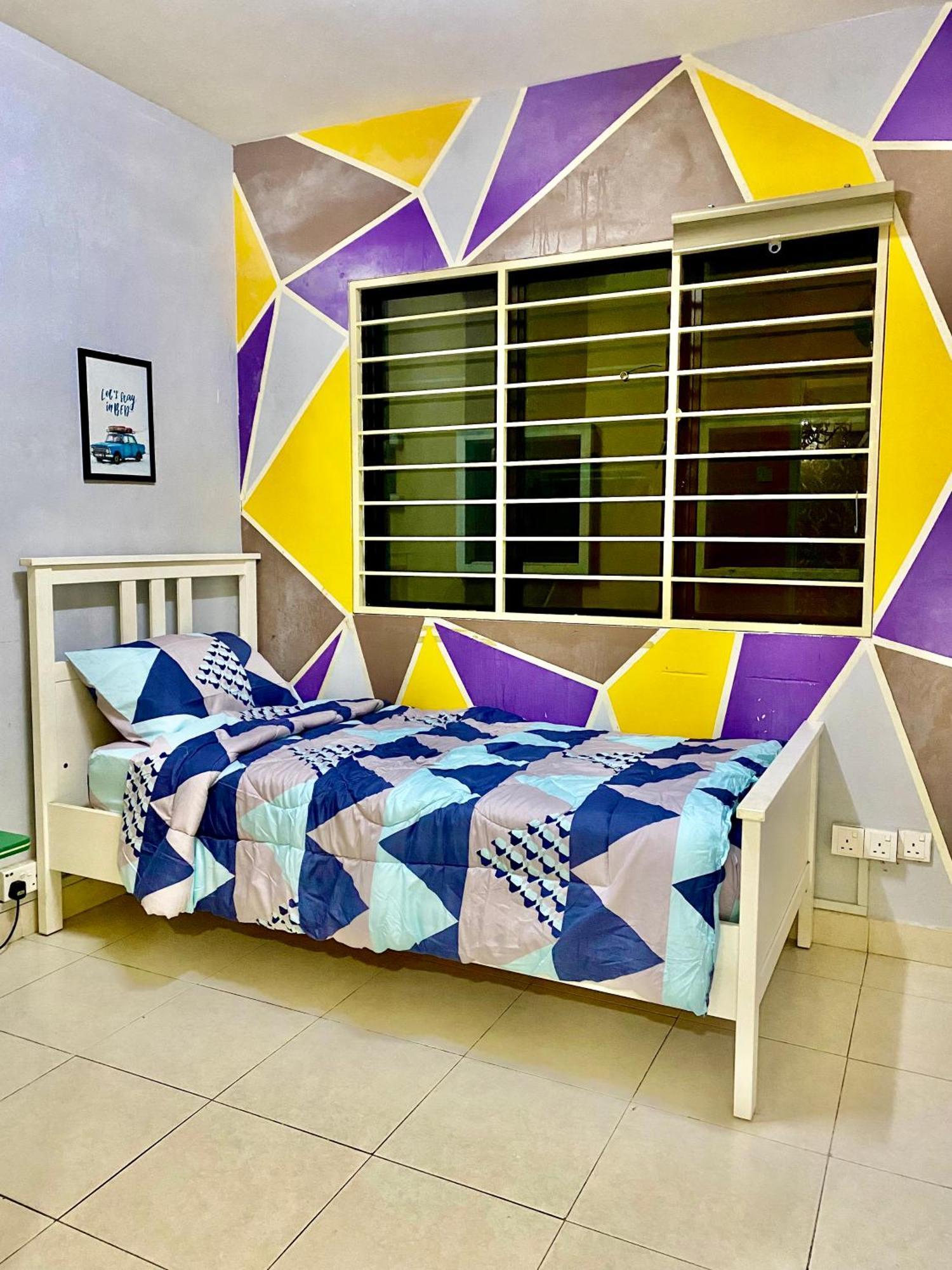 Putravilla Condominium Lovely & Spacious With Public Pool Kampong Kerdas Luaran gambar